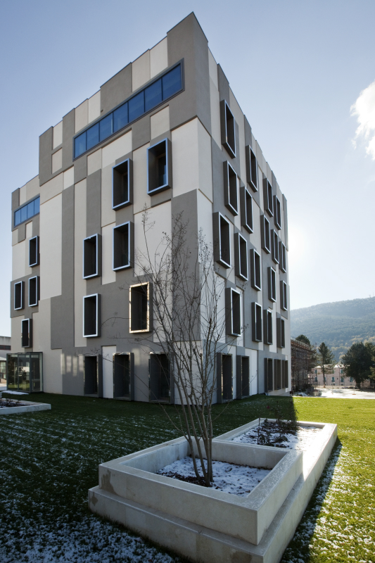 modern-geometrical-palace-in-italy-9