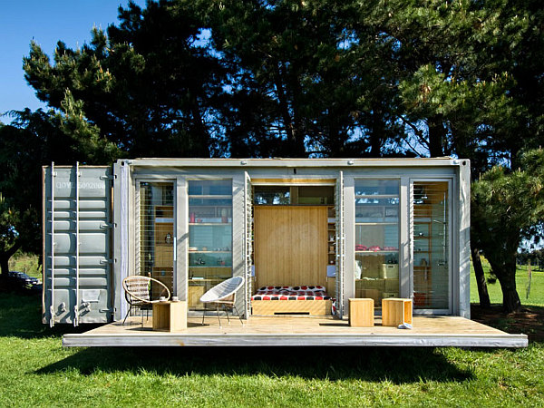 port-a-bach-shipping-container-2