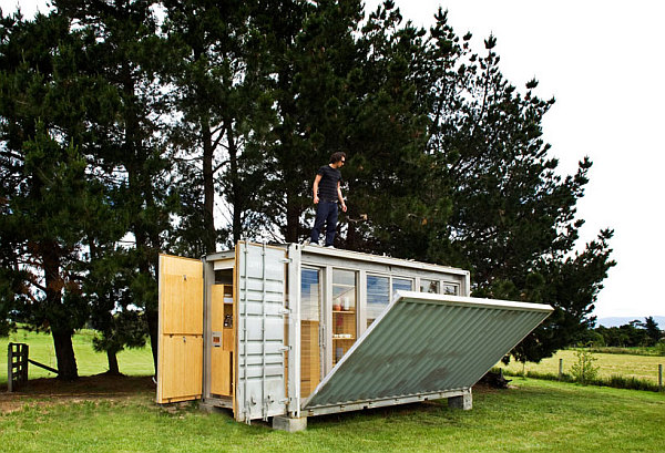 port-a-bach-shipping-container-3