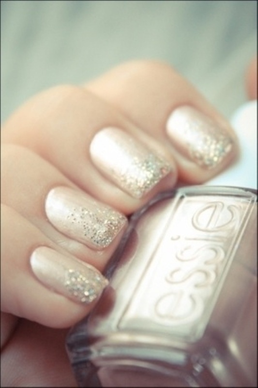 shiny-glam-wedding-nail-ideas-12