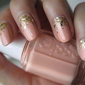 shiny-glam-wedding-nail-ideas-2