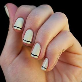 shiny-glam-wedding-nail-ideas-8