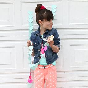 sweet-and-girly-diy-painted-heart-jeans-2