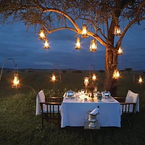 top-10-romantic-tables-for-two-on-your-honeymoon-3