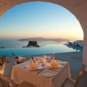 top-10-romantic-tables-for-two-on-your-honeymoon-7