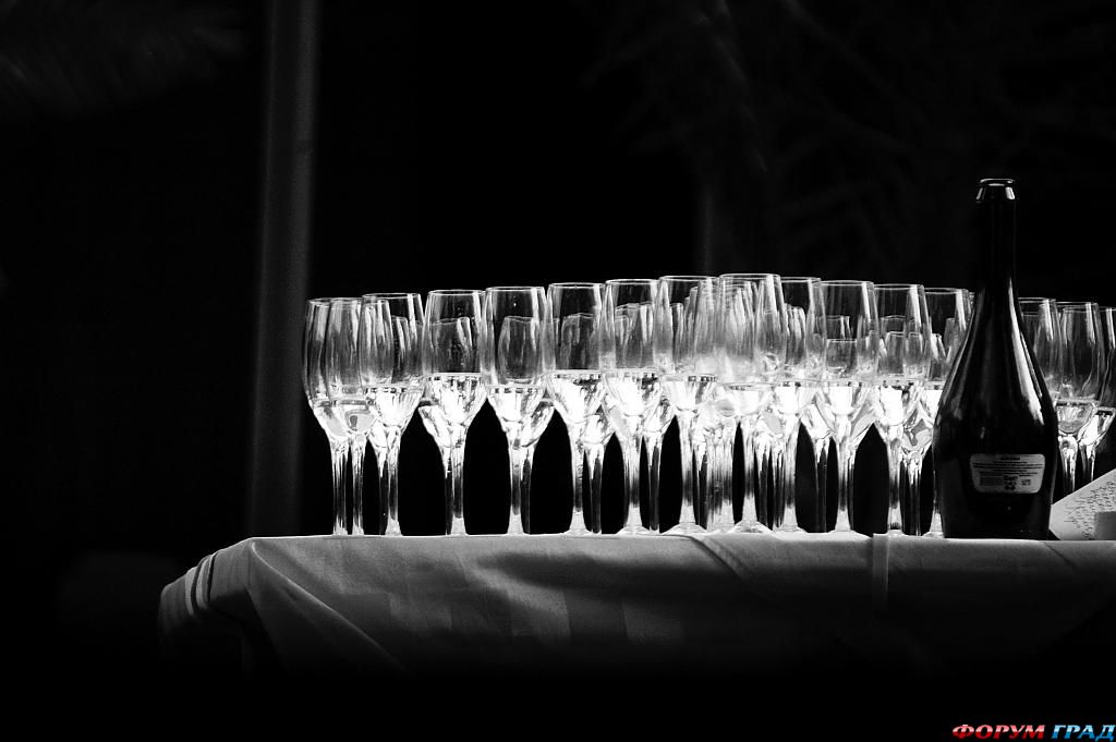 glasses-with-champagne-01