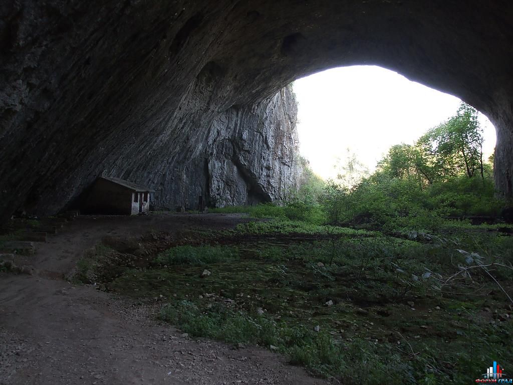 Деветашка пещера