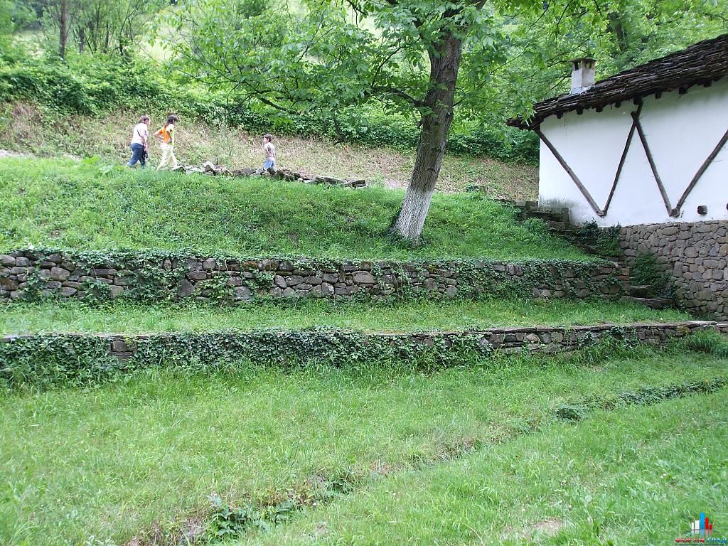 Етъра