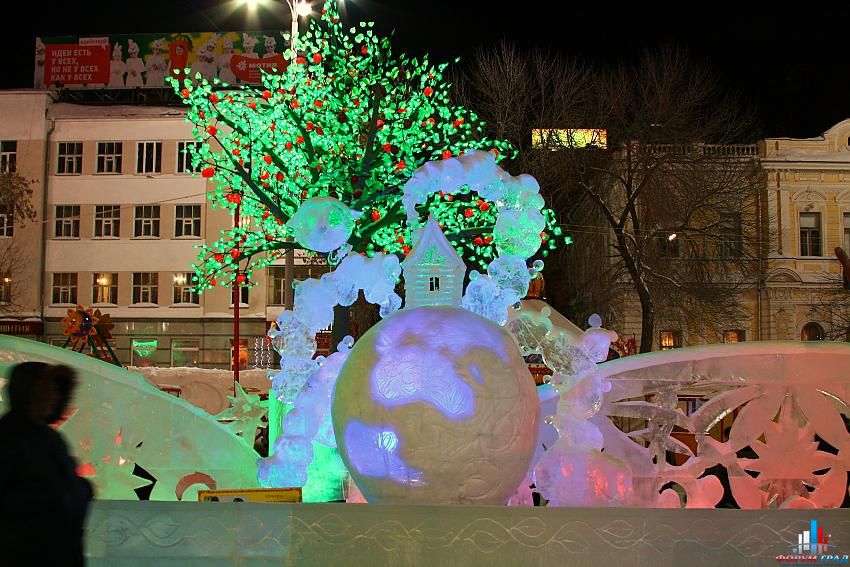 Екатеринбург. Главная площадь . Ледяной городок