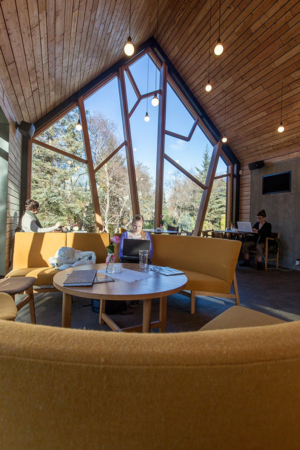 cozy-coffee-hotspot-05