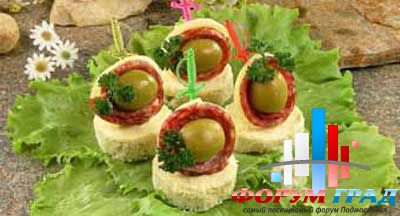 Канапе из колбасы и сыра