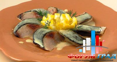 Сельдь маринованная со сметаной