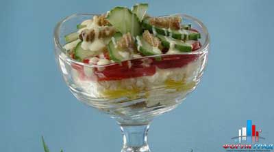 Салат из свежих овощей по-испански