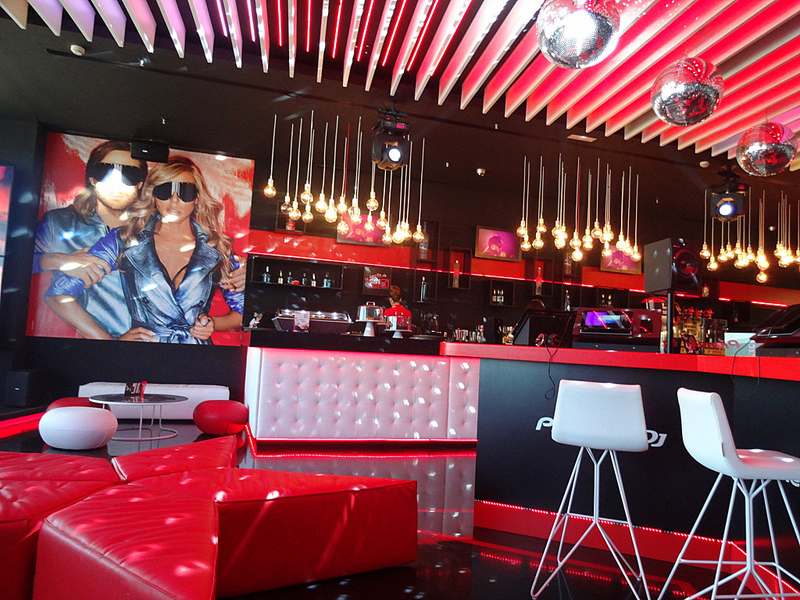 Клуб зала ожидания DJ David Guetta’s в аэропорту Ибицы
