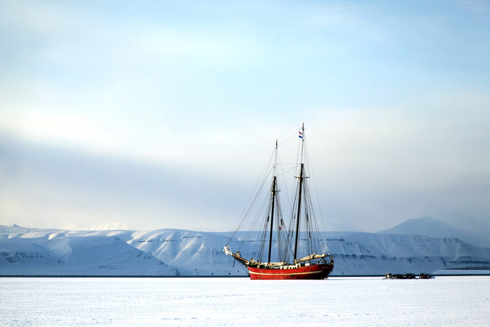 Мини-отель на корабле во льду в Норвегии