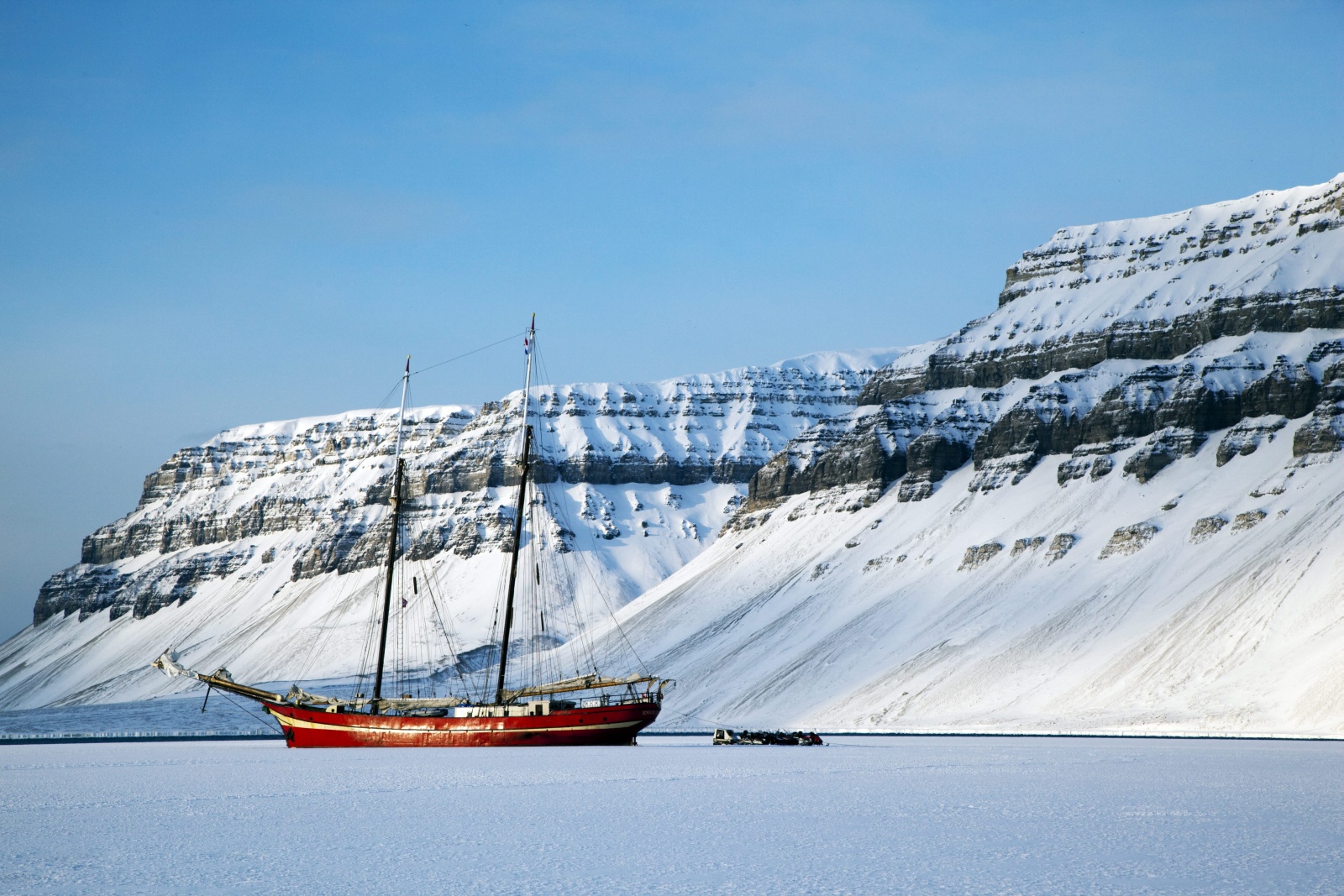 Мини-отель на корабле во льду в Норвегии