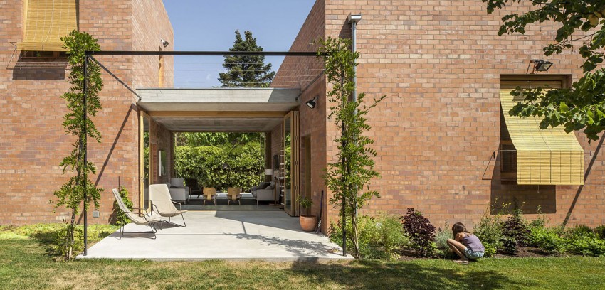 Необычное решение для дома и сада от H Arquitectes