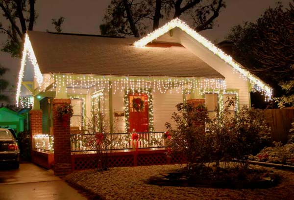 outdoor-christmas-lighting-decorations-1