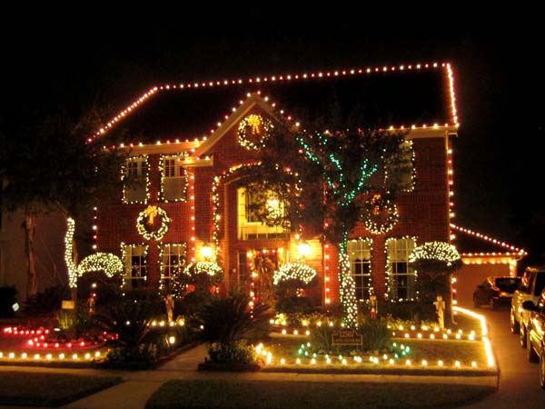 outdoor-christmas-lighting-decorations-23