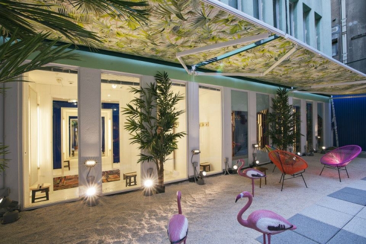 pull-and-bear-store-barcelona-spain-12