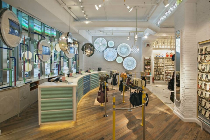 pull-and-bear-store-barcelona-spain-2