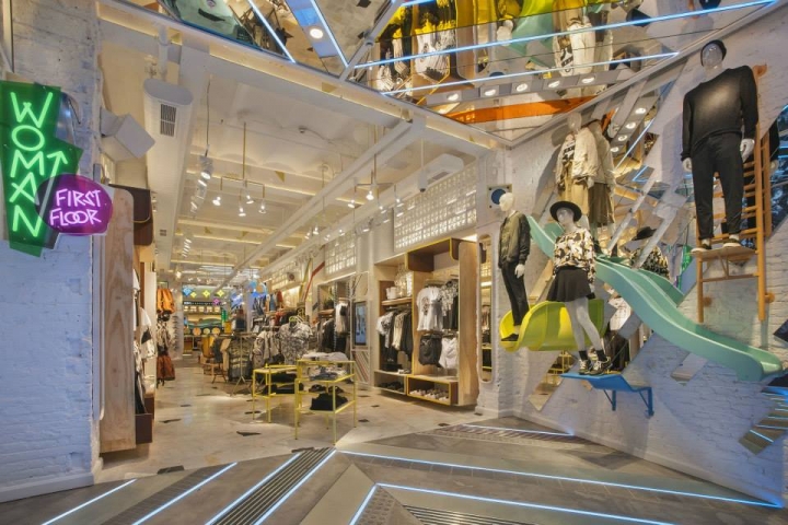 pull-and-bear-store-barcelona-spain-20