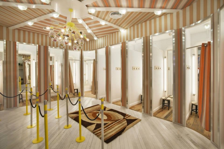 pull-and-bear-store-barcelona-spain-3