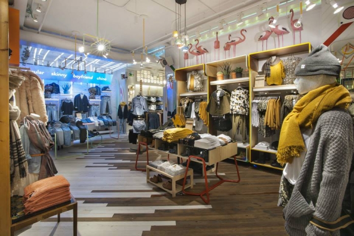 pull-and-bear-store-barcelona-spain-5