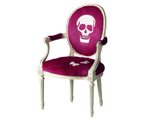 Оригинальный сиреневый стул Louis Extreme с черепом на спинке