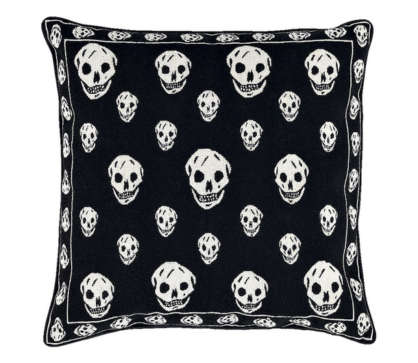 Шерстяные подушки черного цвета с названием Skull Black 