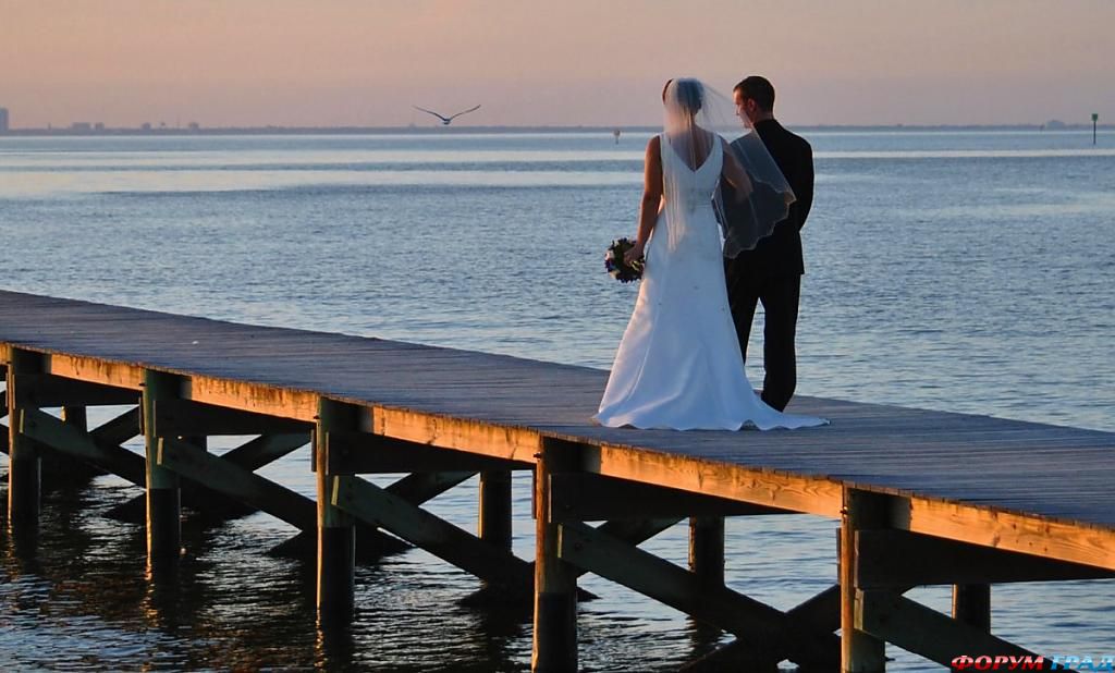 couple-on-beach-wedding-16