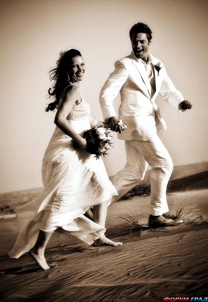 couple-on-beach-wedding-19