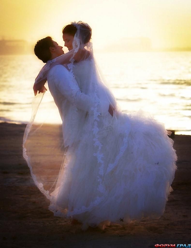 couple-on-beach-wedding-21