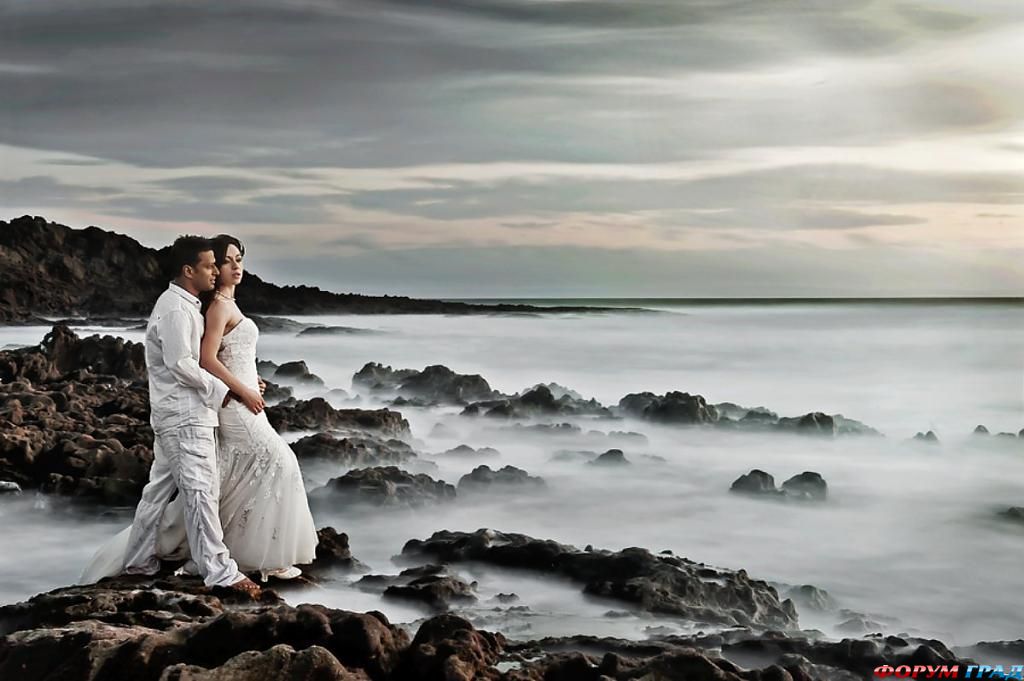 couple-on-beach-wedding-22