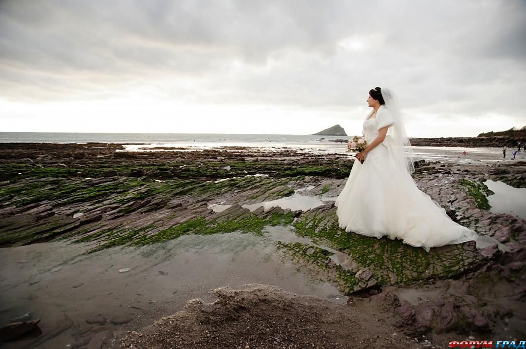 couple-on-beach-wedding-30