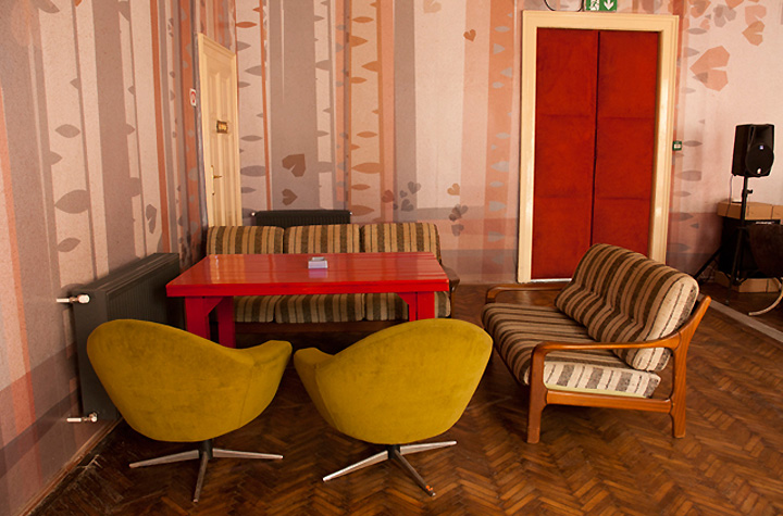 doboz-party-place-budapest-hungary-02