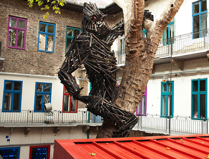 doboz-party-place-budapest-hungary-03