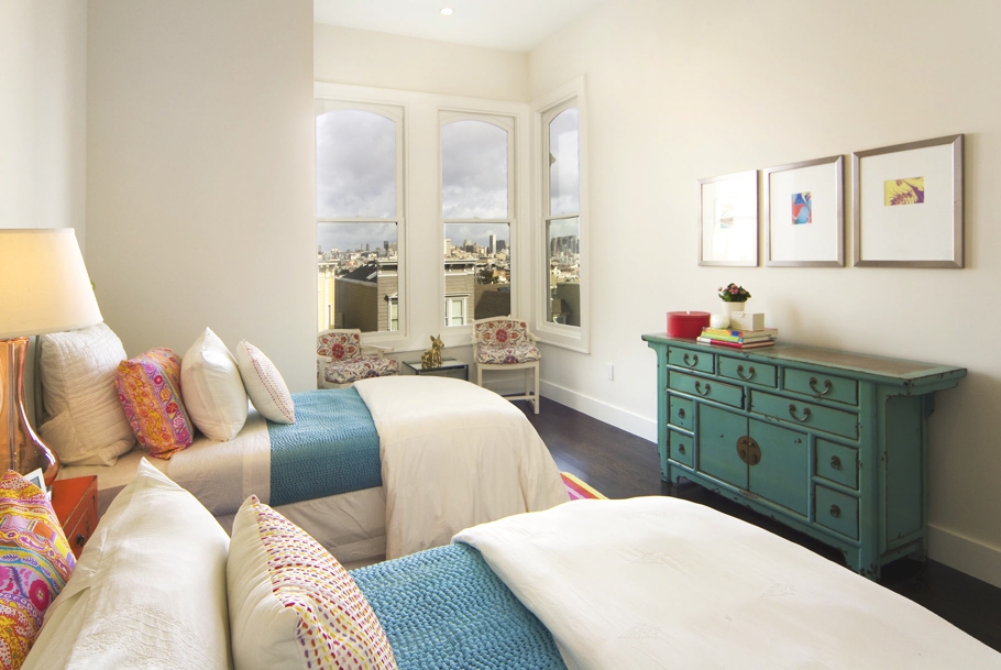california-chic-at-liberty-hill-residence