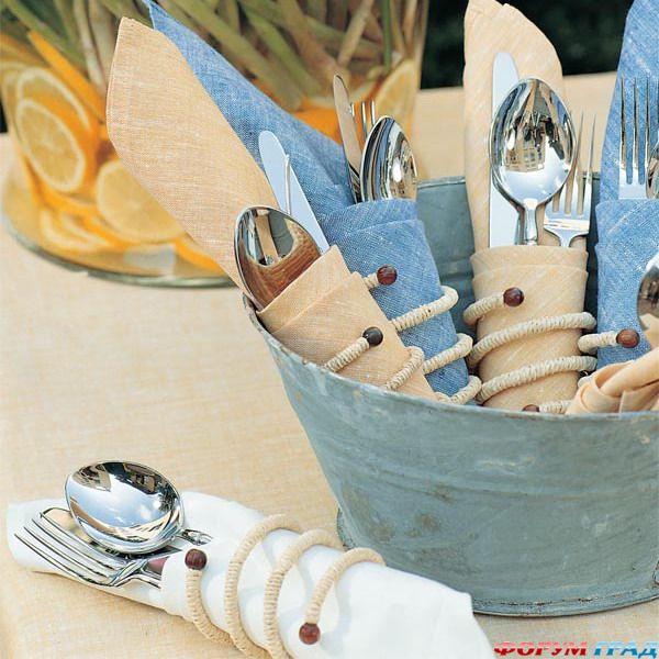 Украшаем тарелки и салфетки