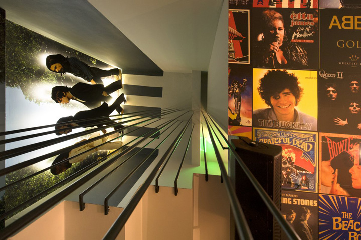 re-cafe-and-dining-bar-12