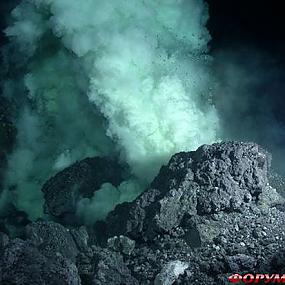 deep-sea-hydrothermal-vent-01