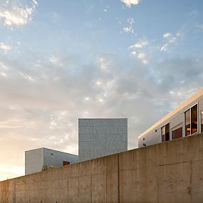 hostel-by-yasutaka-yoshimura-architects-kyonan-japan-06