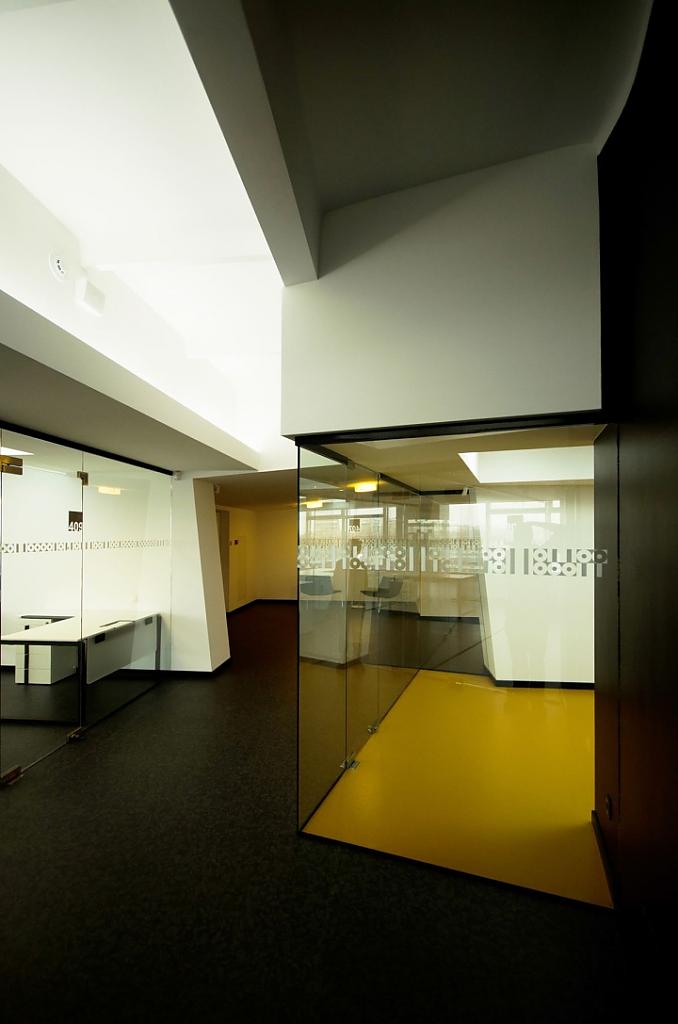 technology-company-office-by-tseh-04