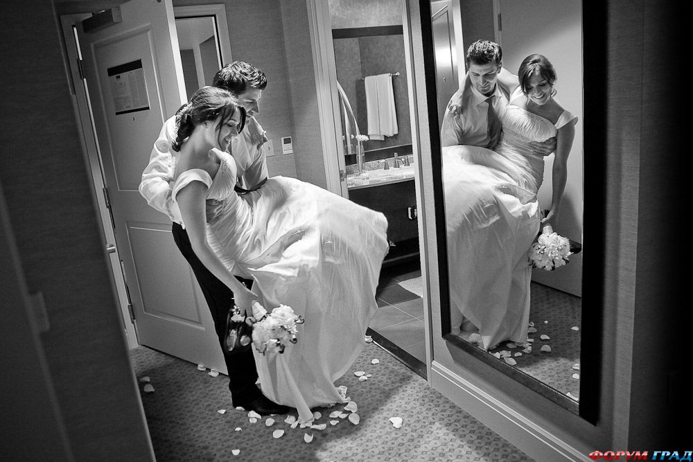 groom-carrying-bride-over-threshhold-21