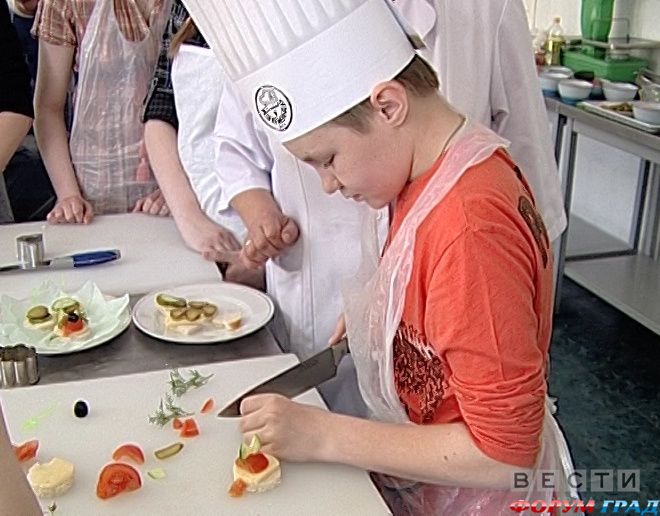 Дети учатся готовить
