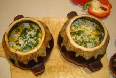 Куриные желудочки в горшочках