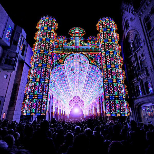 a-cathedral-made-from led-lights-01