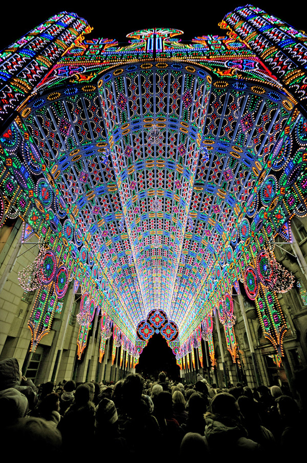 a-cathedral-made-from led-lights-02