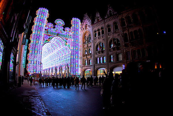 a-cathedral-made-from led-lights-03