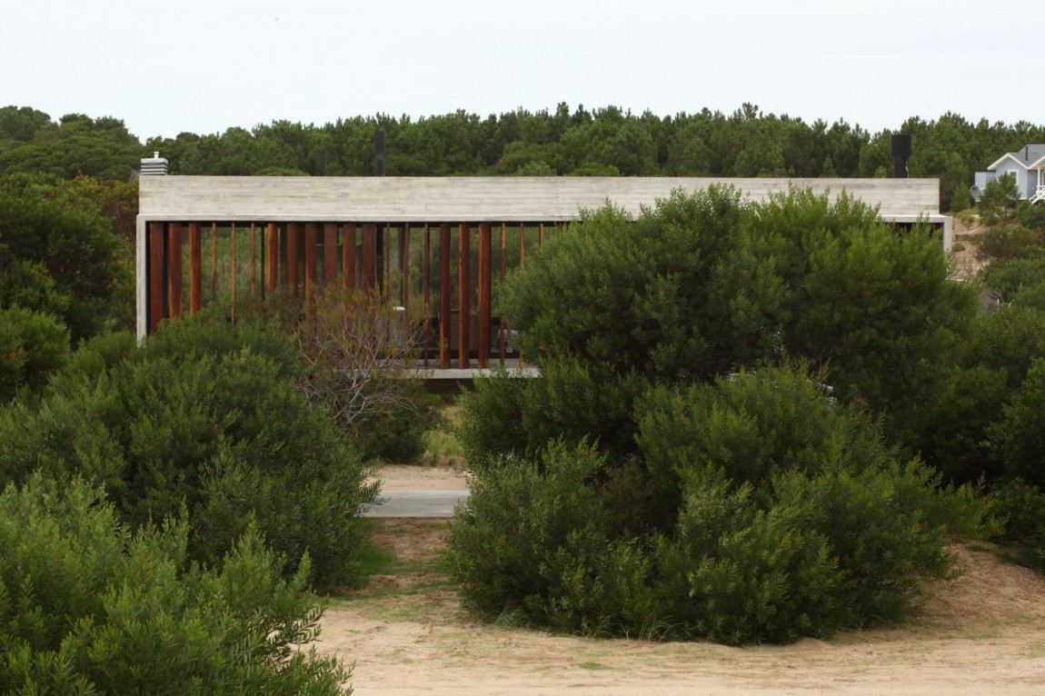 costa-esmeralda-house-by-bak-architects-01